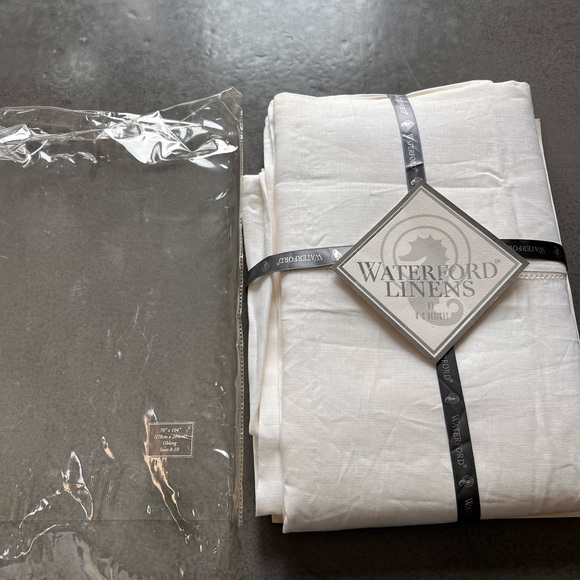 NWT Waterford “Addison” 100% linen table cloth 70”x104” and 6 napkins 21”x21” - Picture 2 of 7